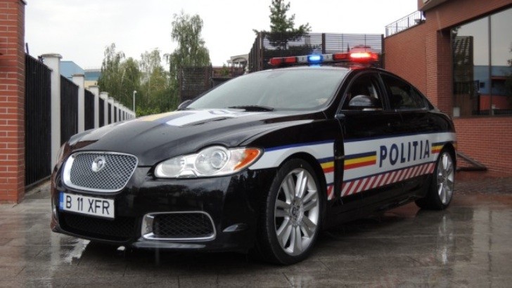 Police Jaguar XFR