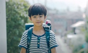 Meet Ropot, the Cute Honda Robot That Walks Your Kid to School
