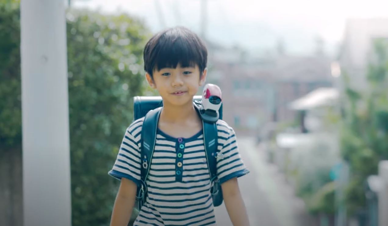 2019 news child cute robotic walking