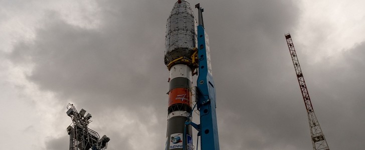 Soyuz-2.1b launcher has been installed on the launch pad at Vostochny Cosmodrome