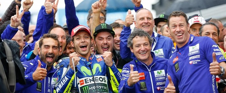 Rossi wins at Silverstone, 2015