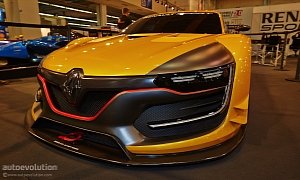 R.S. 01 Race Car Shows What a 500 HP Renault Looks Like in Essen <span>· Live Photos</span>