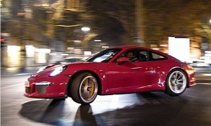 Ruby Star Porsche 911 R Goes Stripeless, Causes a Stir in Berlin