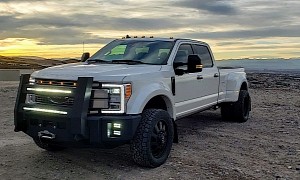 Running W 2019 Ford F-450 Super Duty Looks Like the King of All Things F-Series