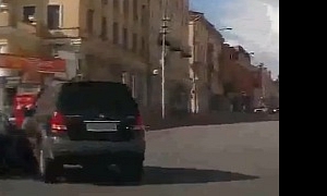 Russian Driver Causes Accident and Makes Quick Getaway
