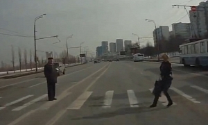 Russian Driver Ignores Crosswalk - Narrowly Misses Pedestrian