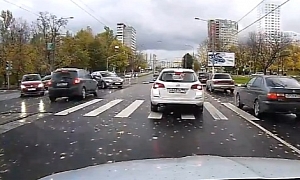 Russian Driver in Kia Cee`d Thinks He’s a Tram - Fails