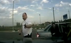 Russian Driver Narrowly Avoids Getting Robbed at Gun Point