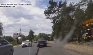 Russian Lumberjacks Fail - Tree Falls Onto Road