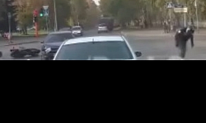 Russian Motorcyclist Uses Old Audi to Dismount