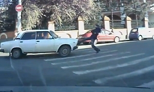 Russian Pedestrian Fights for His Rights – Literally