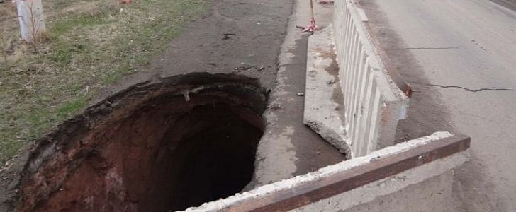 Massive pothole in Bratsky, Russia