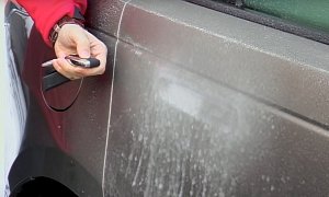 Russians Show Range Rover Velar Door Handle Doesn't Work When Covered in Ice