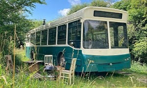 Rustic City Bus Conversion Is Quite an Elegant, Cheap Alternative to Paying Rent