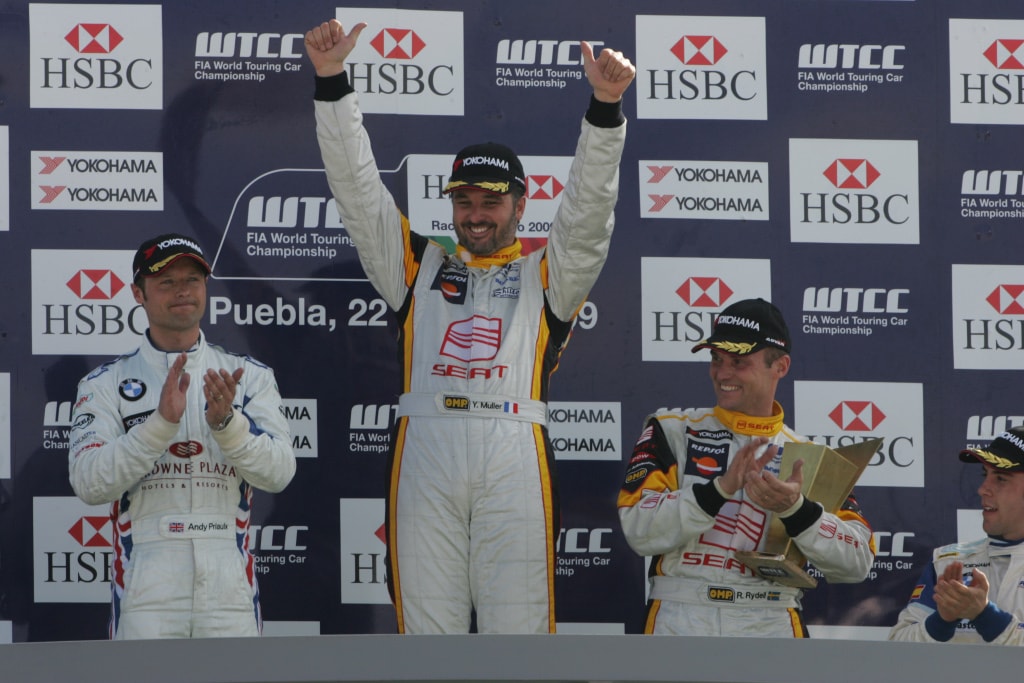 Yvan Muller wins Race 2 at Puebla