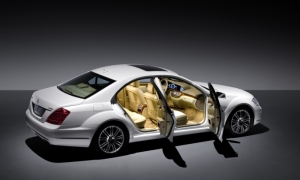 S400 Hybrid, Mercedes Benz's Ad Star