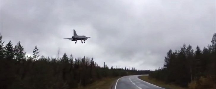 Saab JAS-39 Gripen Landing on public road