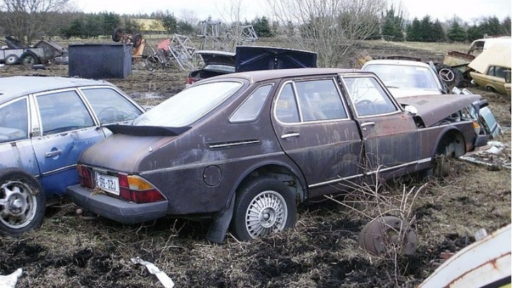 Rusty old Saab