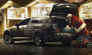 Santa Delivers 2011 Christmas Presents in Jaguar XF Sportbrake?