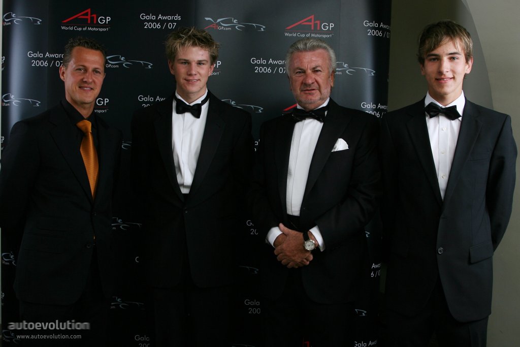 Schumacher congratulates Hülkenberg, Weber and Vietoris