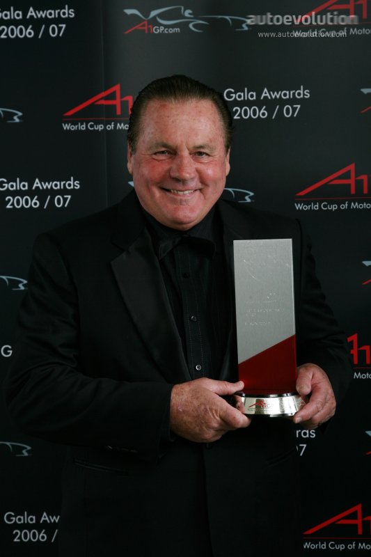 Alan Jones, Seatholder of Team Australia, takes the Fairplay & Sportmanship award