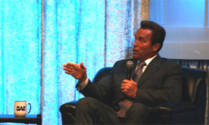 Schwarzenegger at SAE 2009: Car Industry Will Be Back!