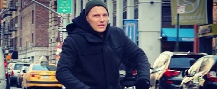 Sean Avery has been charged for hitting car with scooter, for parking in the bike lane