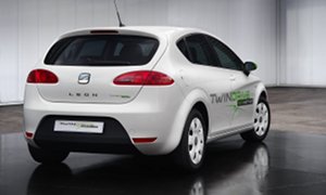 SEAT Loans Two Leon Hybrids to Madrid Authorities