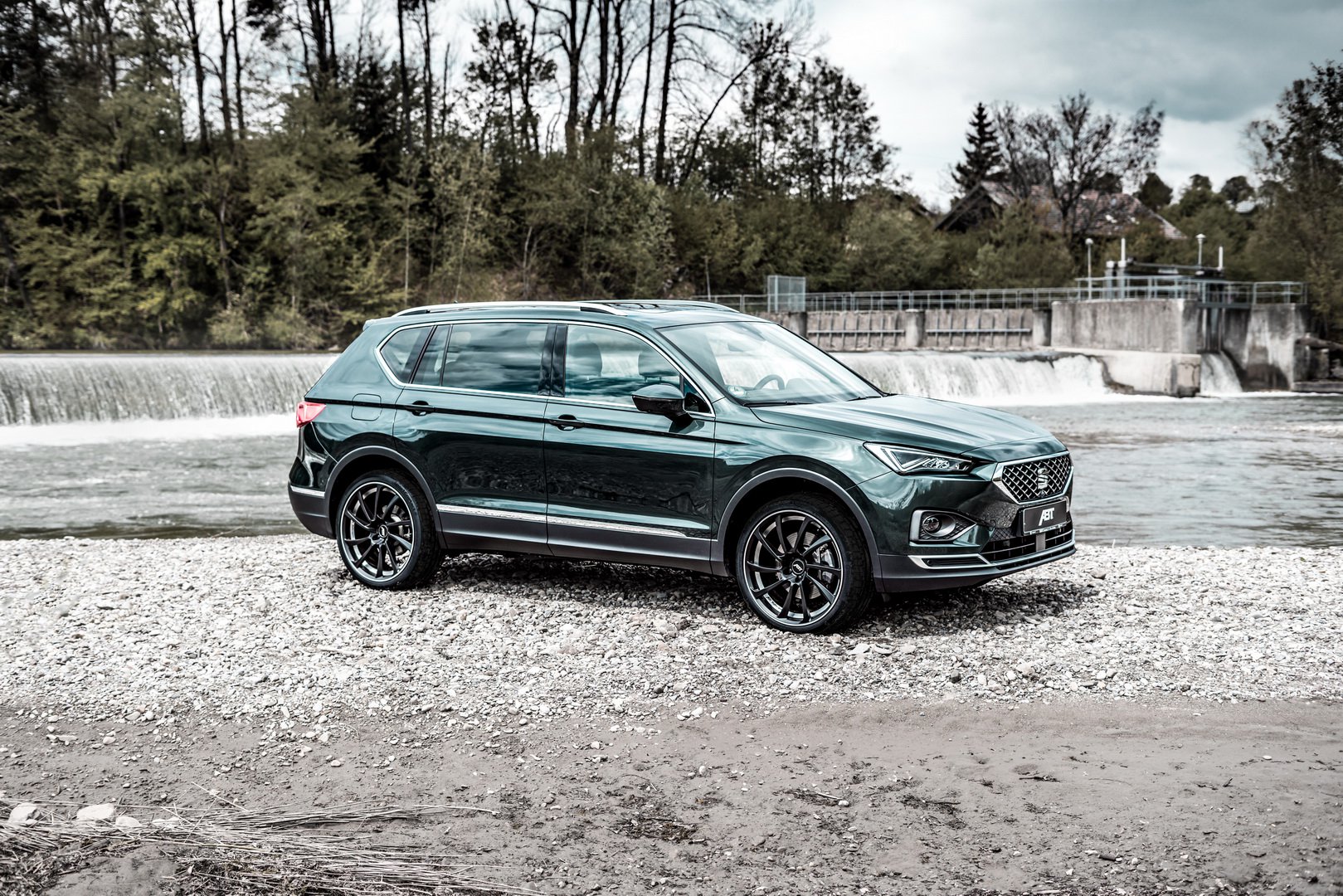 SEAT Tarraco SUV Gets Sporty.