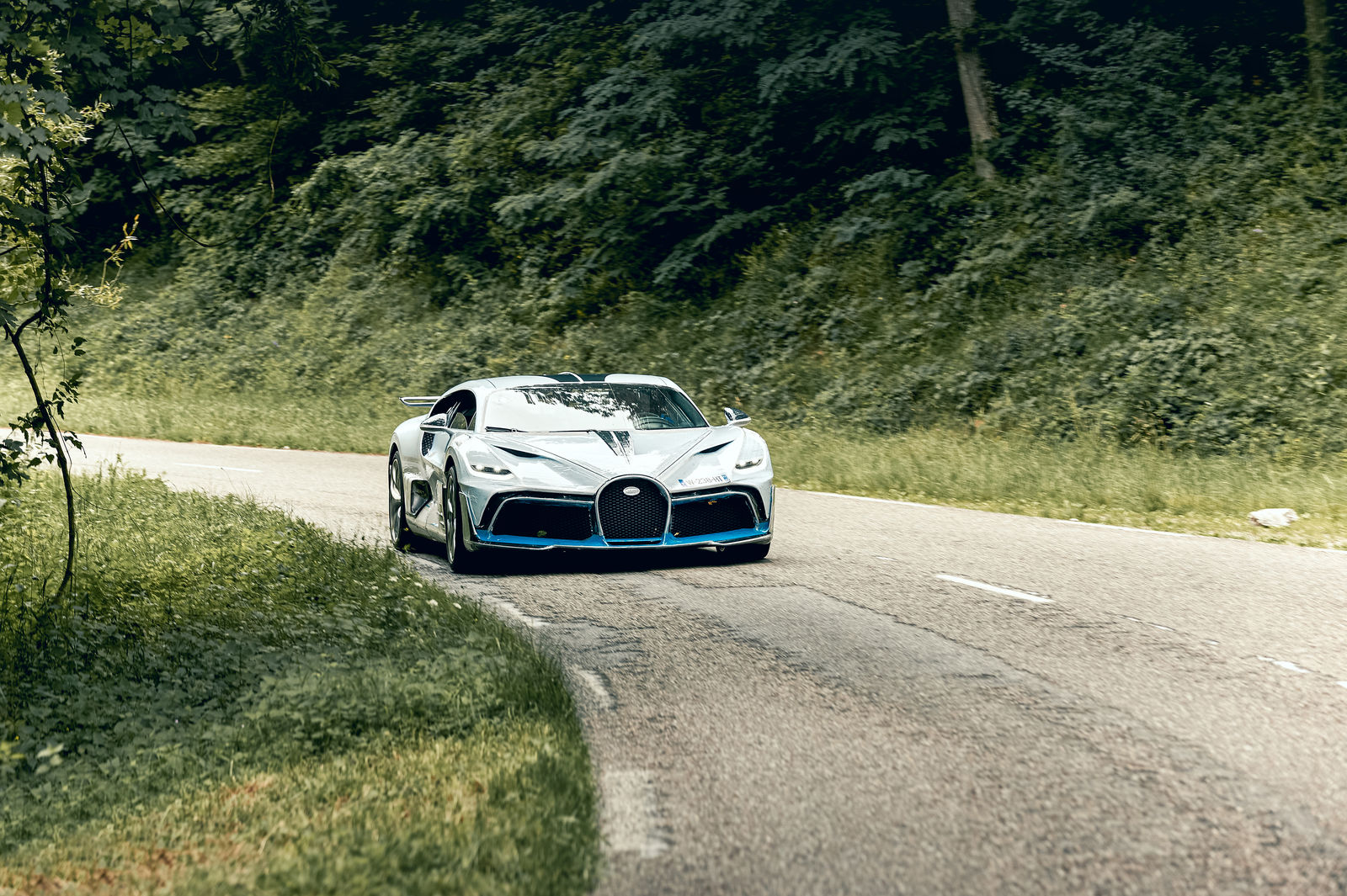 Bugatti Photo Release – First Divo deliveries to the US West Coast