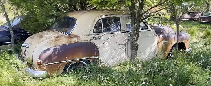 abandoned classic cars in the middle of nowhere