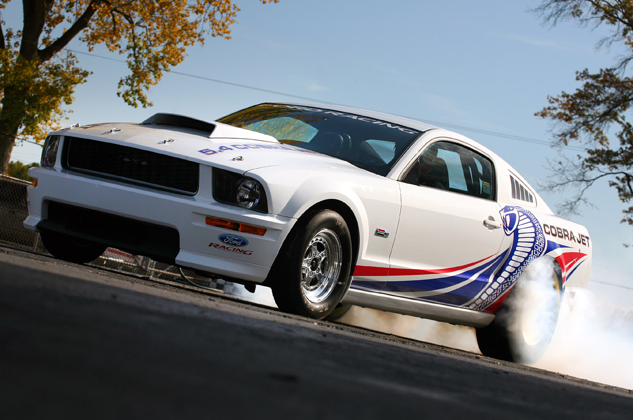 Meet the drag racer from Ford - the Mustang Cobra Jet 2008