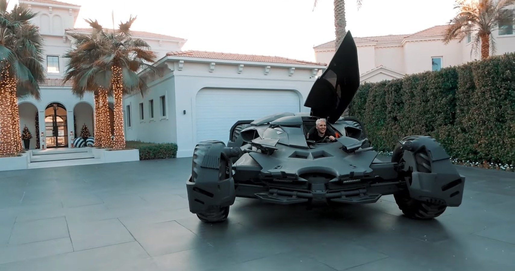 Sergi Galiano Checks Out a Crazy Real-Life 'Dawn of Justice' Batmobile ...