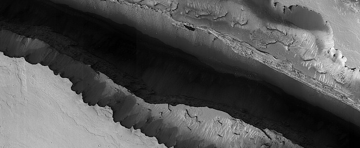 Surface fracture in the Cerberus Fossae region of Mars