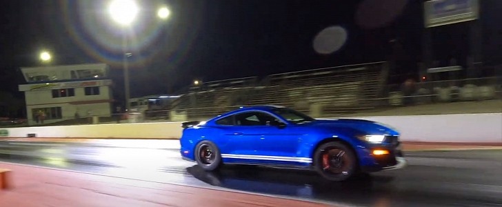 Ford Mustang Shelby GT500 Vs Tesla Model S Performance drag race