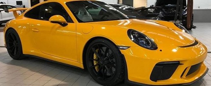 Signal Yellow 2018 Porsche 911 GT3