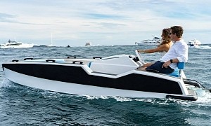 Silent Tender 400 Is the Perfect Noiseless, Lightweight and Fast Runabout