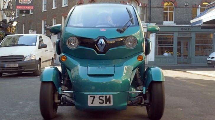 Sir Stirling Moss Drive a Turquoise Renault Twizy in London