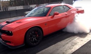 Manual Dodge Challenger Hellcat Gets Line Lock, Monster Burnouts Ensue