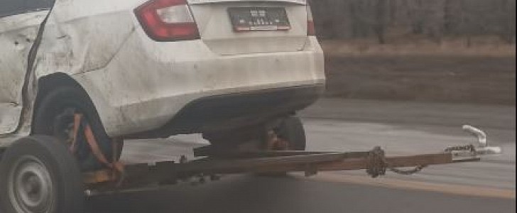 Skoda rides on trailer instead of rear wheels, because the madness never stops in Russia