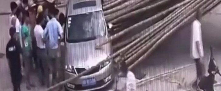 Skoda Rapid Gets Impaled by Bamboo Poles in China