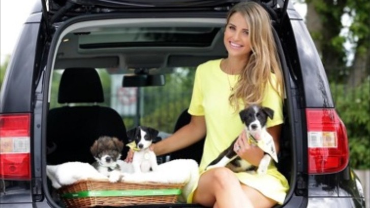 Skoda Yeti Looks Cute With Irish Model Vogue Williams Holding Puppies in It