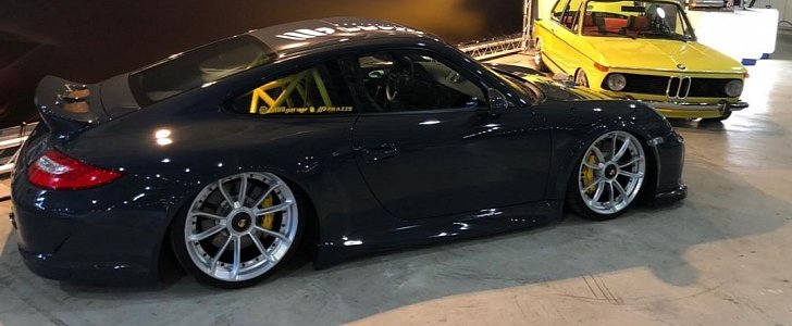 Slammed Porsche 911 in Japan 
