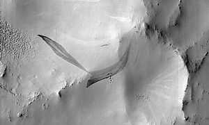 Slope Streaks on Ancient Mars Crater Look Like an Alien Company’s Logo