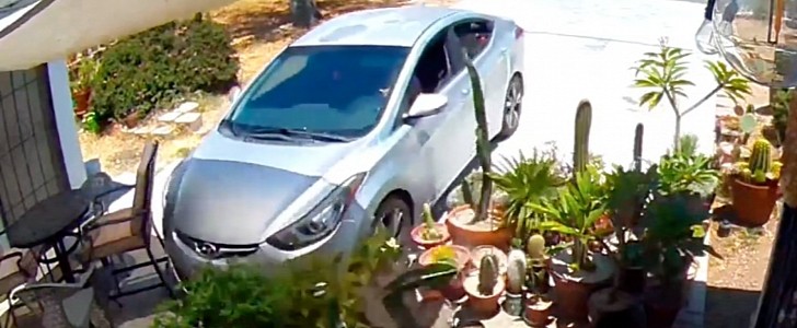 Hyundai Sonata Slow-Crash Driveway CCTV Footage