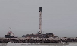 Slow Motion Video of the Falcon 9 Coming to Port Is the Coolest Thing This Week