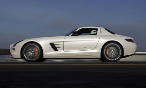 SLS AMG GT Co-Pilot View and Sound is Terrifying