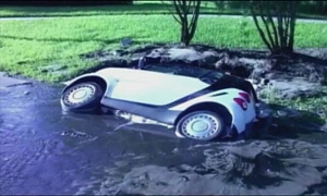 smart fortwo Gets Guzzled up by a Sinkhole