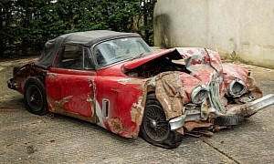 Smashed 1960 Jaguar XK150 3.8 S Drophead Coupe Is One Valuable Hunk of Junk