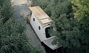 Sneci Houseboat Proves You Don't Need Much for the Perfect Off-Grid Getaway